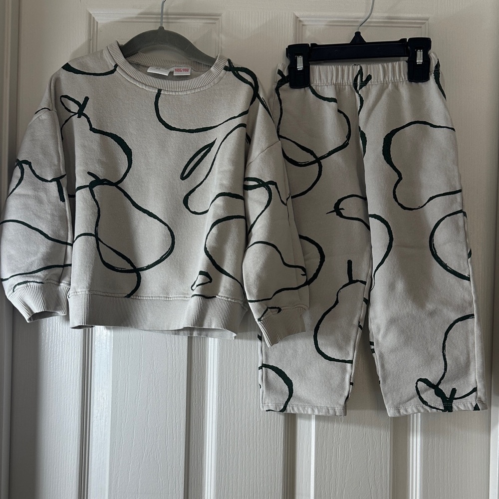 Zara Cream Sweatshirt and Pants Set with Dark Green Scribble Print